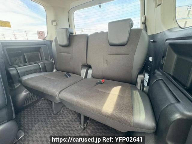 Buy Used 2013 Toyota Voxy ZRR70W (YFP02641) - Carused.jp