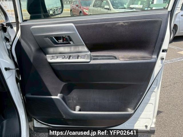 Buy Used 2013 Toyota Voxy ZRR70W (YFP02641) - Carused.jp