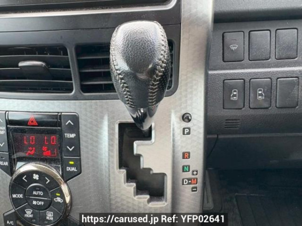 Used 2013 AT toyota voxy ZRR70W Image[28]