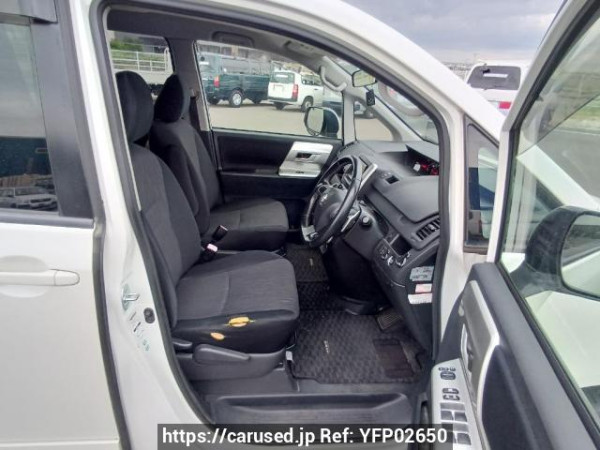 Used 2010 AT toyota noah ZRR75W Image[12]