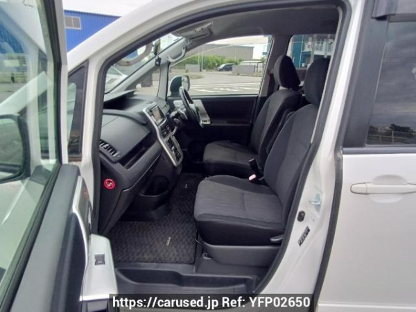 Used 2010 AT toyota noah ZRR75W Image[13]