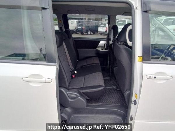 Used 2010 AT toyota noah ZRR75W Image[14]