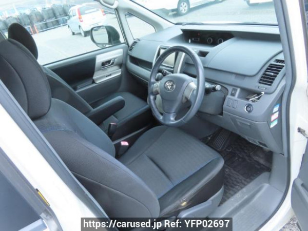 Used 2009 AT toyota voxy ZRR70W Image[13]
