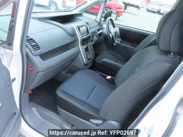 Used 2009 AT toyota voxy ZRR70W Image[15]