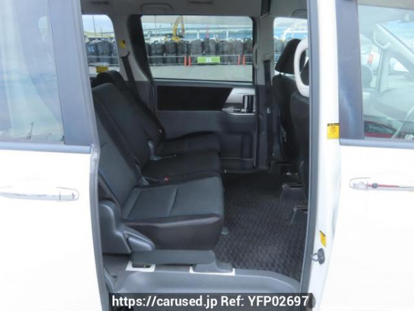 Used 2009 AT toyota voxy ZRR70W Image[18]