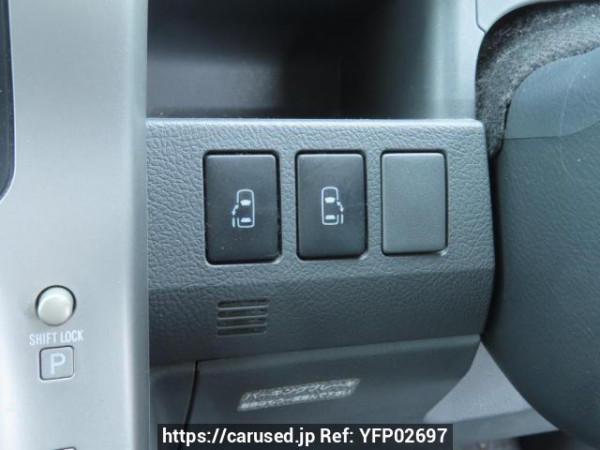 Used 2009 AT toyota voxy ZRR70W Image[32]