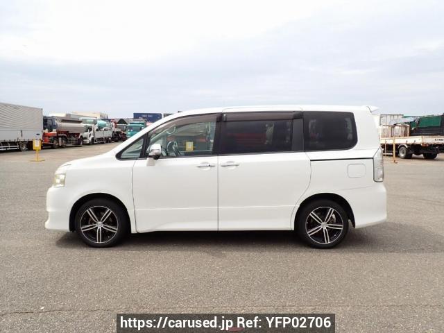 Comprar usado 2009 Toyota Voxy ZRR70W (YFP02706) - Carused.jp