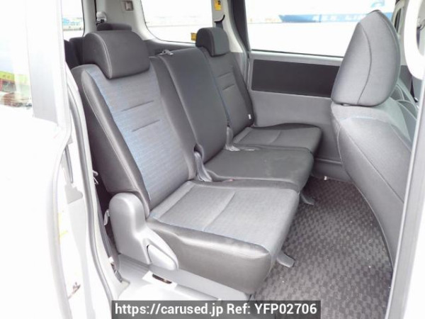 Used 2009 AT toyota voxy ZRR70W Image[15]