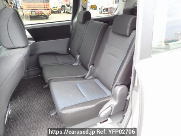 Used 2009 AT toyota voxy ZRR70W Image[16]