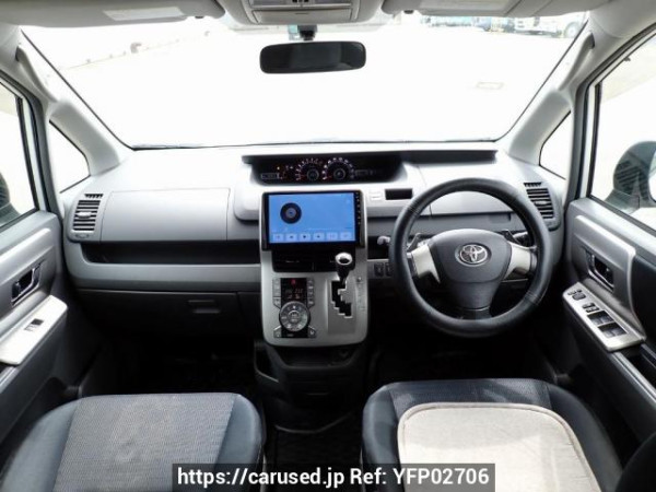 Used 2009 AT toyota voxy ZRR70W Image[18]