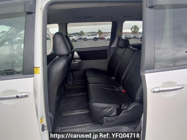 Used 2009 AT toyota voxy ZRR70W Image[15]