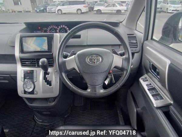 Used 2009 AT toyota voxy ZRR70W Image[19]