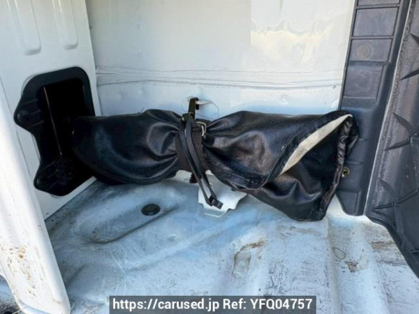Used 2004 AT toyota regiusace-van TRH112V Image[43]