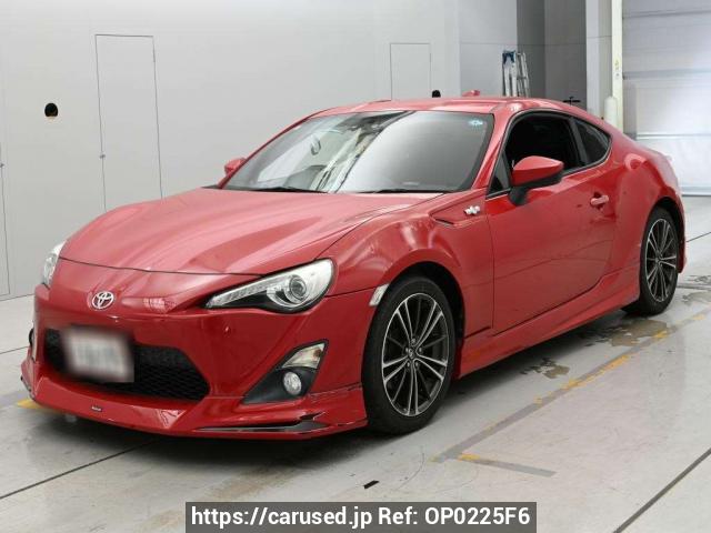 Buy Used 2013 Toyota 86 ZN6 (OP0225F6) - Carused.jp