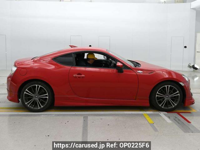 Buy Used 2013 Toyota 86 ZN6 (OP0225F6) - Carused.jp