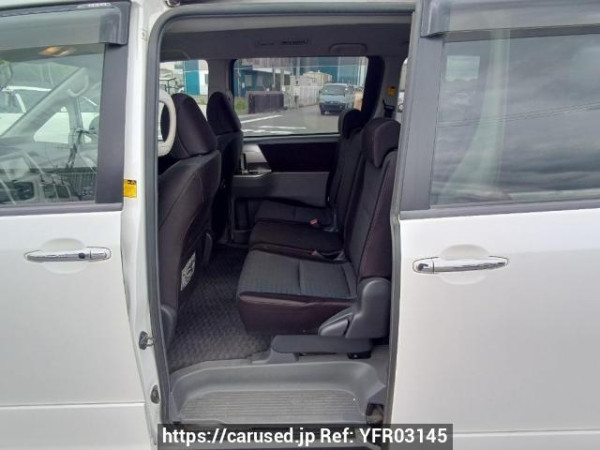 Used 2008 AT toyota voxy ZRR70W Image[16]