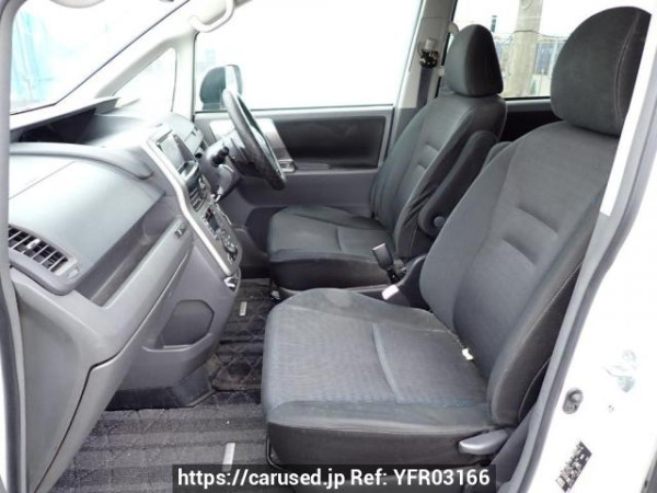 Used 2009 AT toyota voxy ZRR70W Image[14]