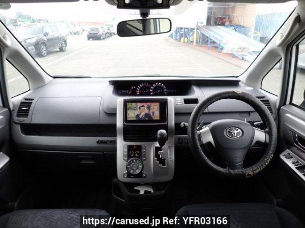 Used 2009 AT toyota voxy ZRR70W Image[18]