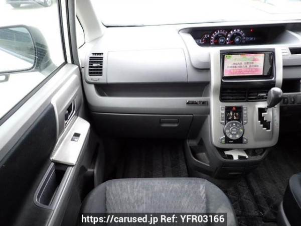 Used 2009 AT toyota voxy ZRR70W Image[19]