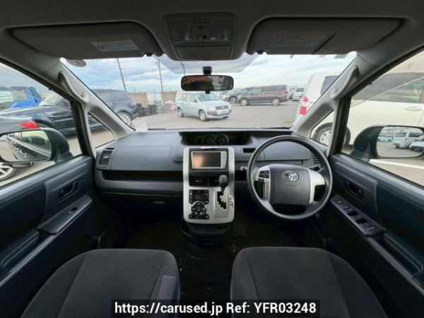 Used 2010 AT toyota voxy ZRR70G Image[17]