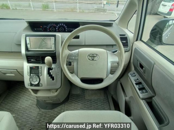 Used 2010 AT toyota noah ZRR70G Image[19]