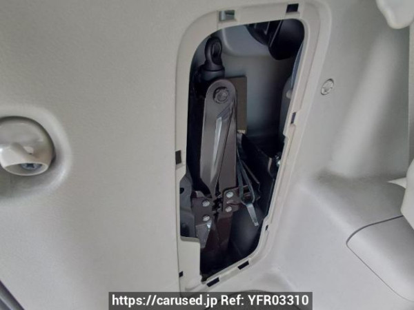 Used 2010 AT toyota noah ZRR70G Image[42]