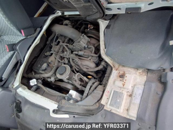 Used 2003 AT toyota hiace-van TRH112V Image[9]