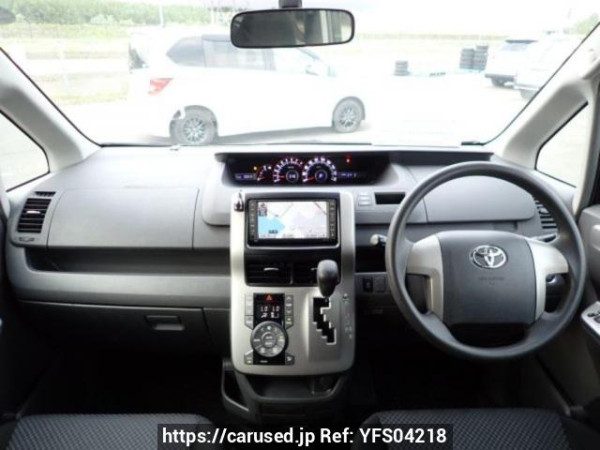 Used 2007 AT toyota noah ZRR70W Image[17]