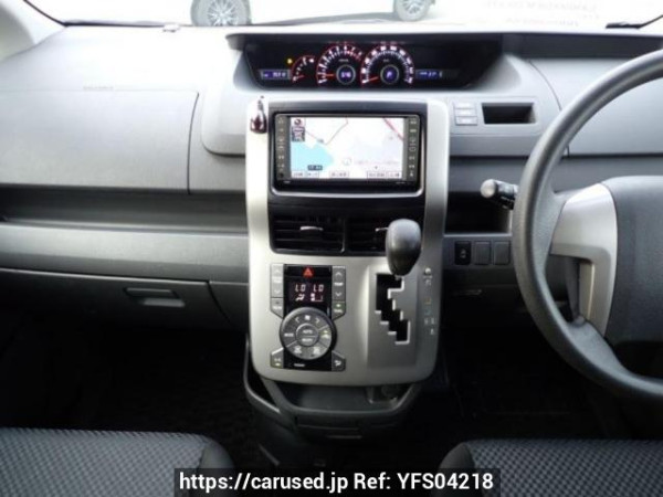 Used 2007 AT toyota noah ZRR70W Image[19]