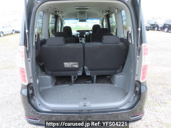Used 2007 AT toyota noah ZRR70W Image[8]