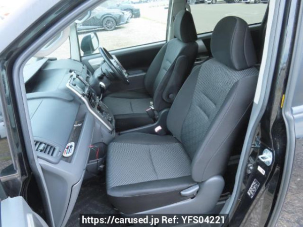 Used 2007 AT toyota noah ZRR70W Image[16]