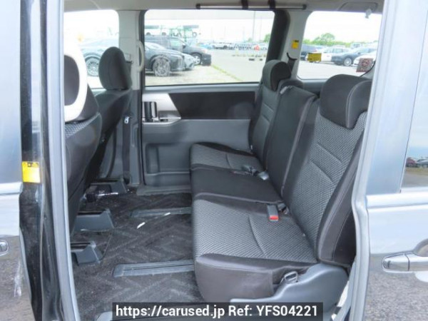 Used 2007 AT toyota noah ZRR70W Image[19]
