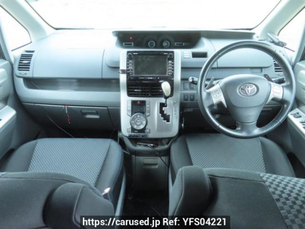 Used 2007 AT toyota noah ZRR70W Image[23]