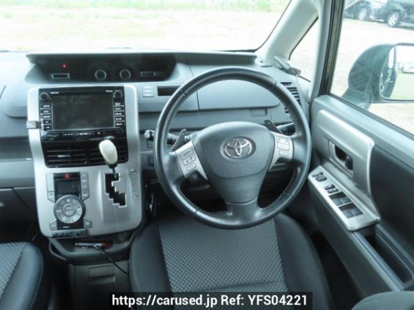 Used 2007 AT toyota noah ZRR70W Image[25]