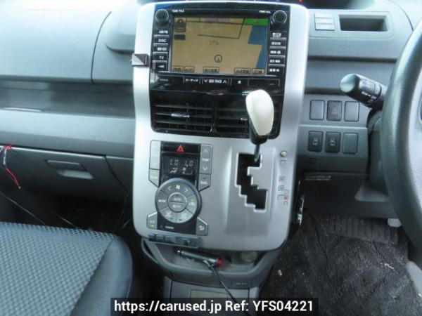 Used 2007 AT toyota noah ZRR70W Image[28]