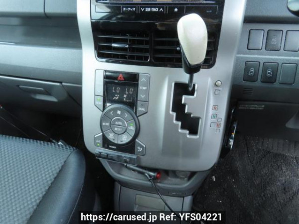 Used 2007 AT toyota noah ZRR70W Image[30]