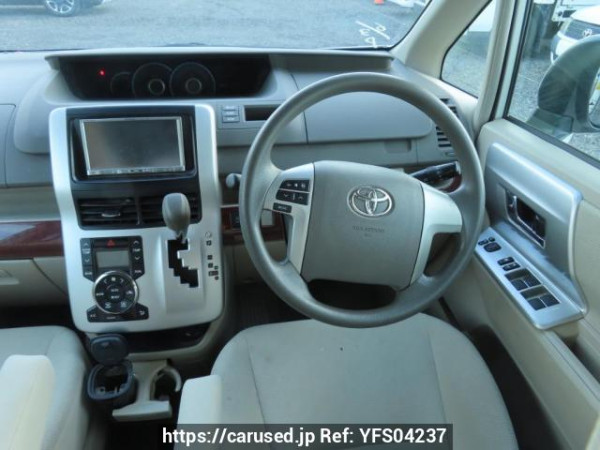 Used 2011 AT toyota noah ZRR70G Image[24]