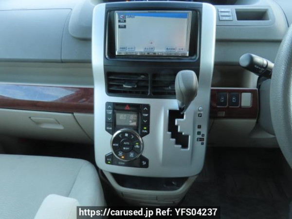 Used 2011 AT toyota noah ZRR70G Image[25]