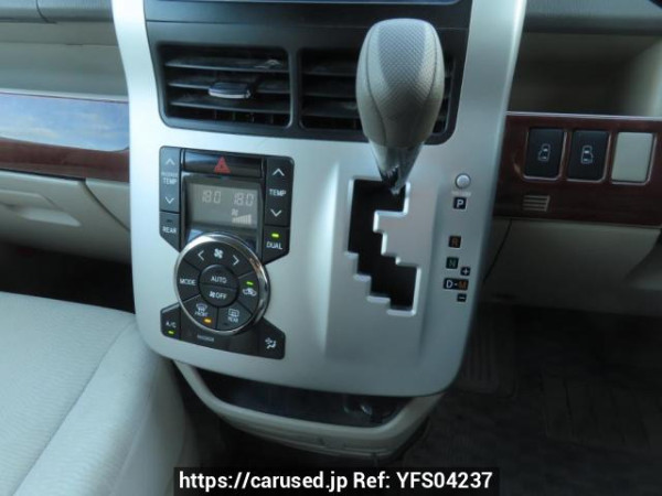 Used 2011 AT toyota noah ZRR70G Image[28]