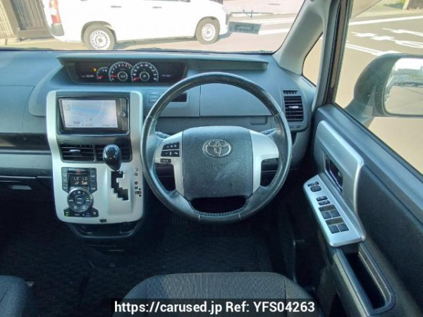 Used 2013 AT toyota noah ZRR70G Image[18]