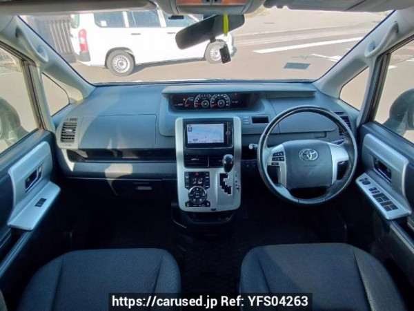 Used 2013 AT toyota noah ZRR70G Image[19]