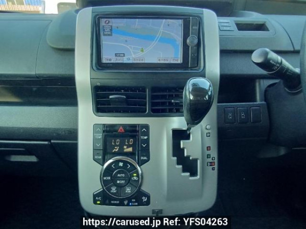Used 2013 AT toyota noah ZRR70G Image[22]