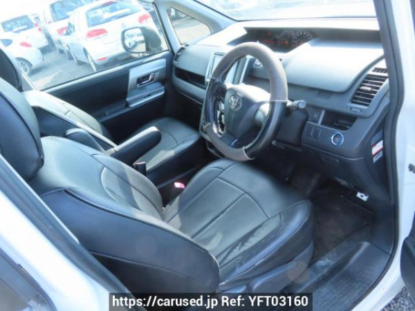 Used 2013 AT toyota voxy ZRR70W Image[13]