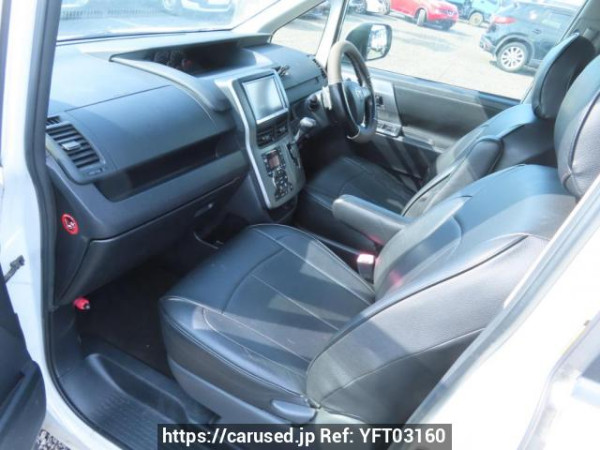 Used 2013 AT toyota voxy ZRR70W Image[15]