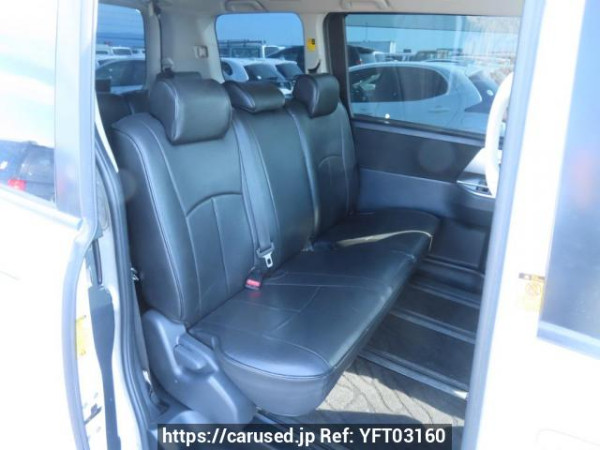 Used 2013 AT toyota voxy ZRR70W Image[18]