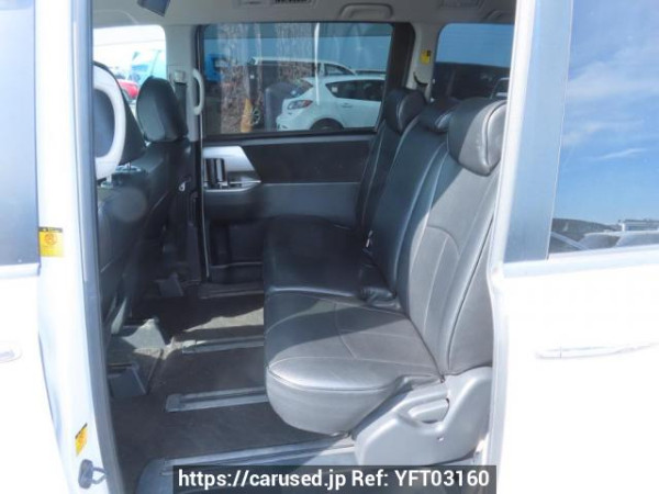 Used 2013 AT toyota voxy ZRR70W Image[19]
