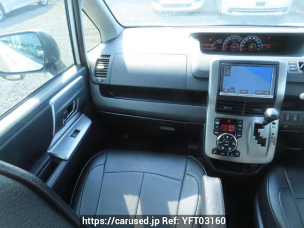 Used 2013 AT toyota voxy ZRR70W Image[24]