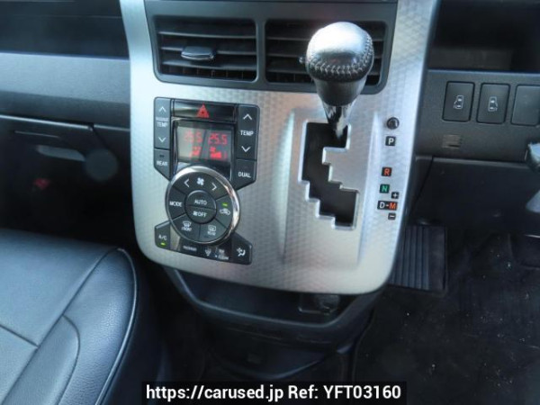 Used 2013 AT toyota voxy ZRR70W Image[31]