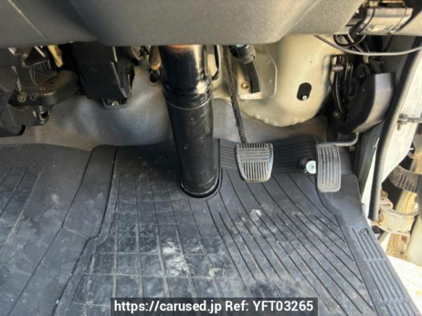 Used 2004 AT toyota regiusace-van TRH112V Image[10]