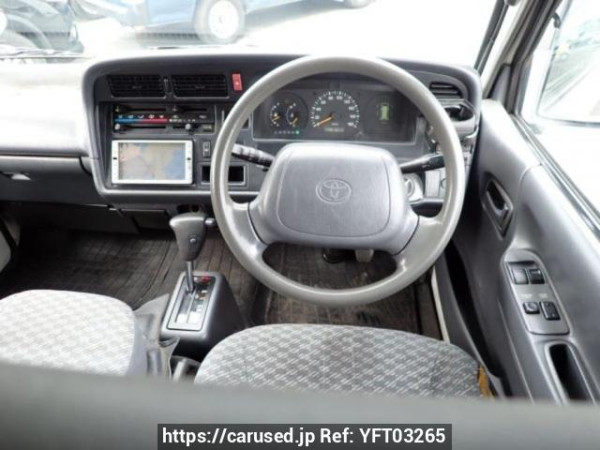 Used 2004 AT toyota regiusace-van TRH112V Image[18]
